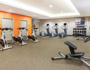 Fitness center at La Quinta Inn & Suites By Wyndham Chicago Downtown.