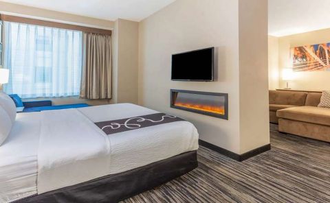 Hotel La Quinta Inn & Suites By Wyndham Chicago Downtown image