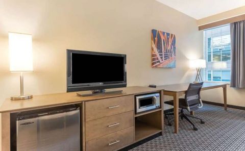 Hotel La Quinta Inn & Suites By Wyndham Chicago Downtown image