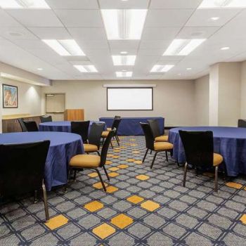Hotel La Quinta Inn & Suites By Wyndham Chicago Downtown image