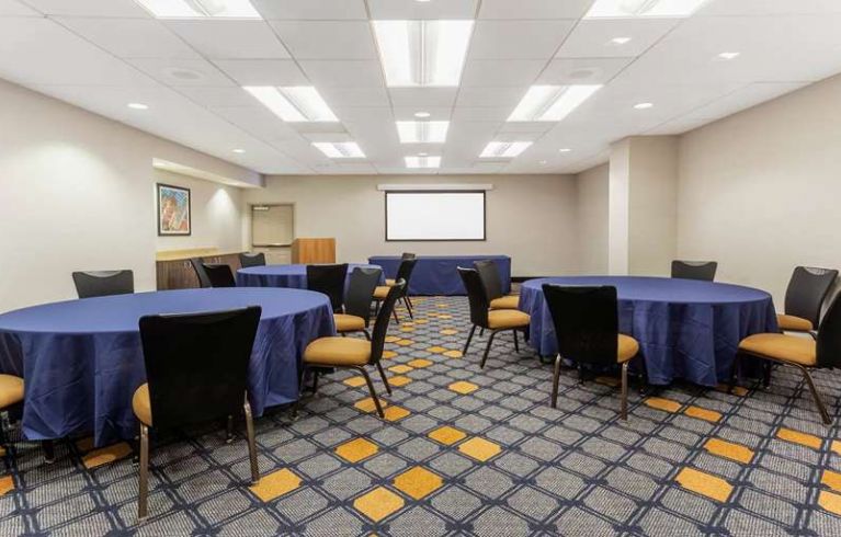 La Quinta Inn & Suites By Wyndham Chicago Downtown, Chicago
