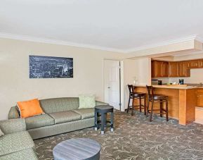 Living room with kitchenette and sofa at Ramada Los Angeles Downtown West.