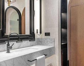 Hotel Montera Madrid, Curio Collection By Hilton, Madrid