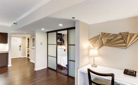 Hotel Avenue Of The Arts Hotel image