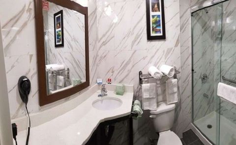 Hotel Days Inn Brooklyn Marine Park image