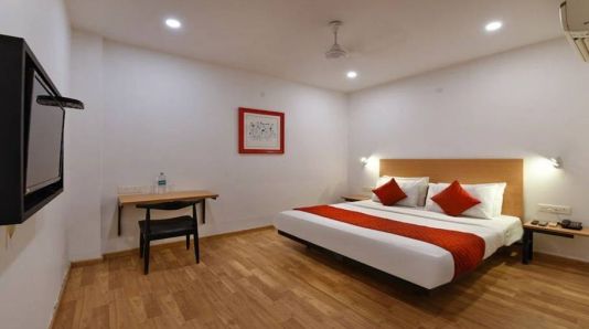 Hotel Saffron Gold, New Delhi
