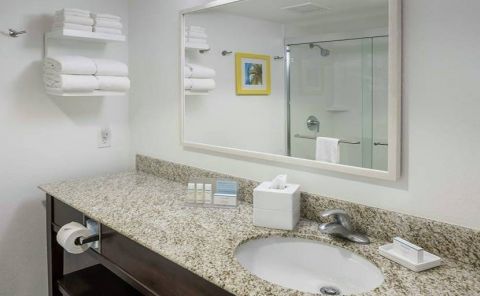 Hotel Hampton Inn & Suites Miami image