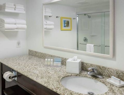 Hotel Hampton Inn & Suites Miami image