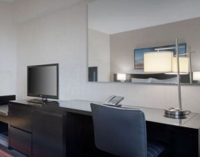 King room equipped with business desk at Courtyard By Marriott New York JFK Airport.