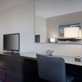 Hotel Courtyard By Marriott New York JFK Airport image