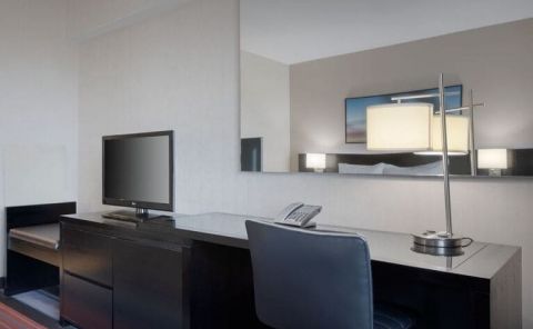 Hotel Courtyard By Marriott New York JFK Airport image