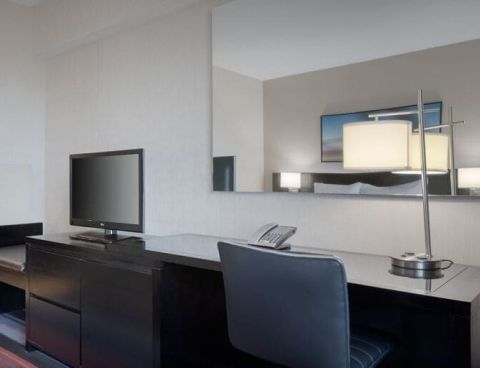 Hotel Courtyard By Marriott New York JFK Airport image