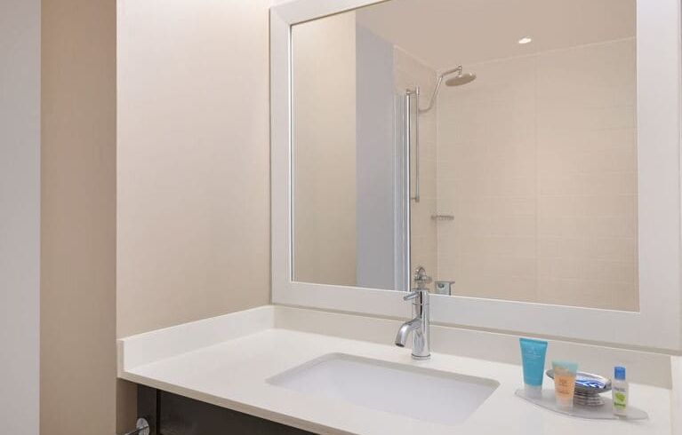 Courtyard By Marriott New York JFK Airport, New York