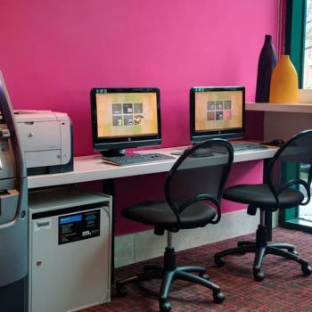 Hotel Courtyard By Marriott New York JFK Airport image