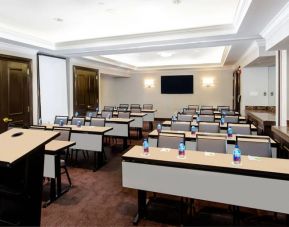 Professional and large conference room at Courtyard By Marriott New York JFK Airport.