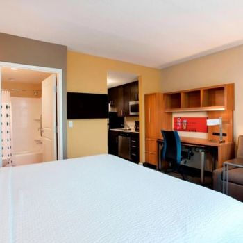 Hotel TownePlace Suites Orlando at FLAMINGO CROSSINGS image