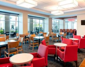 Comfortable dining area and lounge ideal for coworking at TownePlace Suites Orlando at FLAMINGO CROSSINGS.