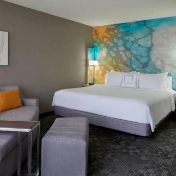 Hotel Courtyard By Marriott Toronto Airport image