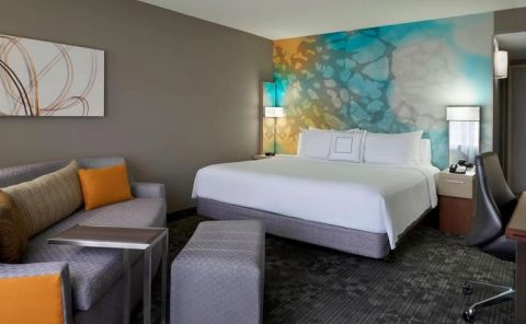 Hotel Courtyard By Marriott Toronto Airport image