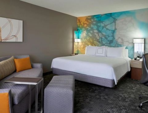 Hotel Courtyard By Marriott Toronto Airport image