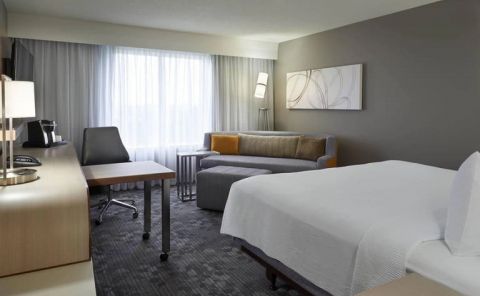 Hotel Courtyard By Marriott Toronto Airport image