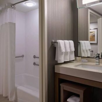 Hotel Courtyard By Marriott Toronto Airport image