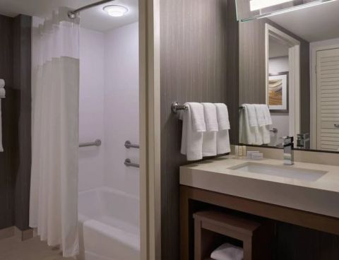 Hotel Courtyard By Marriott Toronto Airport image
