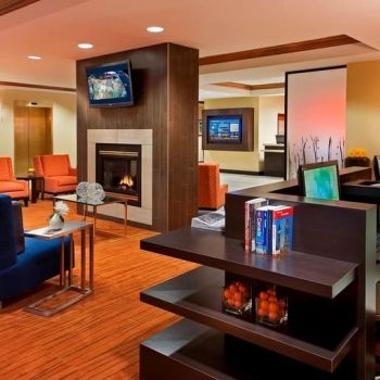 Hotel Courtyard By Marriott Toronto Airport image