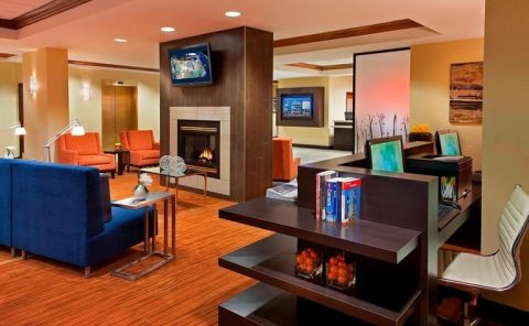 Hotel Courtyard By Marriott Toronto Airport image