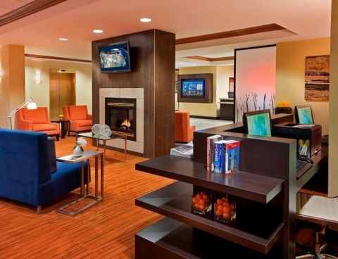 Hotel Courtyard By Marriott Toronto Airport image