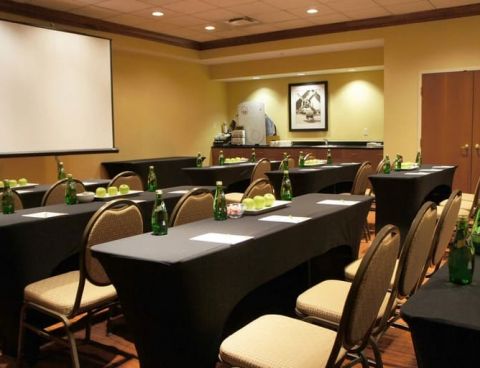Hotel Courtyard By Marriott Toronto Airport image