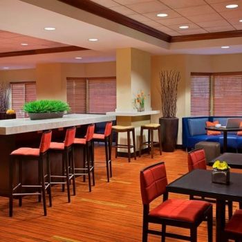 Hotel Courtyard By Marriott Toronto Airport image