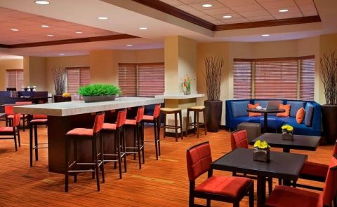 Hotel Courtyard By Marriott Toronto Airport image