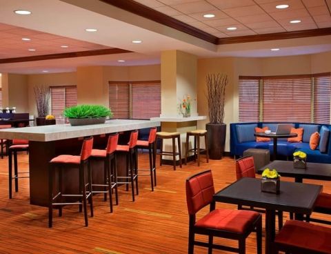 Hotel Courtyard By Marriott Toronto Airport image