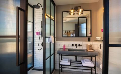 Hotel Moxy Washington DC Downtown image
