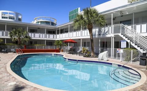 Hotel Collins Hotel image