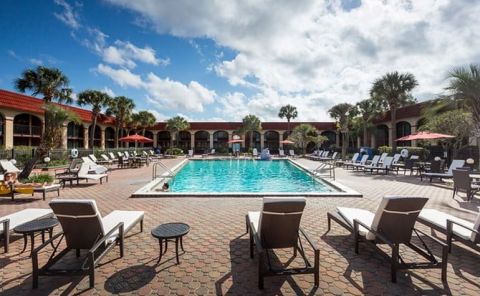 Hotel Maingate Lakeside Resort image