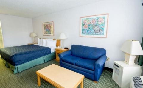 Hotel Maingate Lakeside Resort image