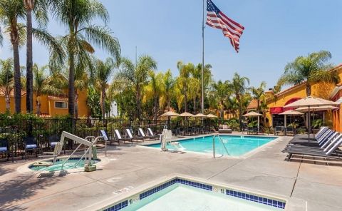 Hotel Clementine Hotel & Suites Anaheim image