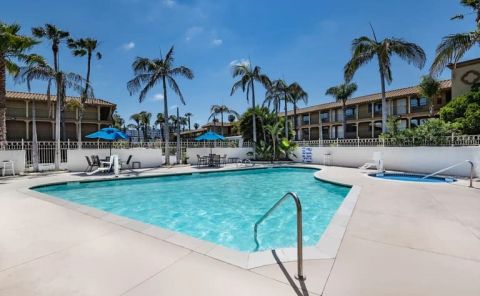 Hotel Wyndham Garden San Diego Near SeaWorld image