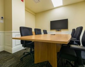 Professional meeting room at Hotel Clarendon.