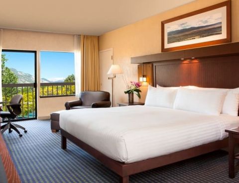 Hotel Millennium Harvest House Boulder image