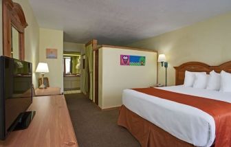 Spacious delux king with TV and private bathroom at Seralago Hotel and Suites.