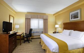 Double bed guest room in Holiday Inn Express Philadelphia Airport, with window and TV set.