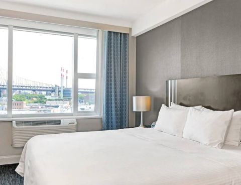 Hotel Wyndham Garden Long Island City image
