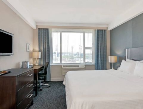 Hotel Wyndham Garden Long Island City image