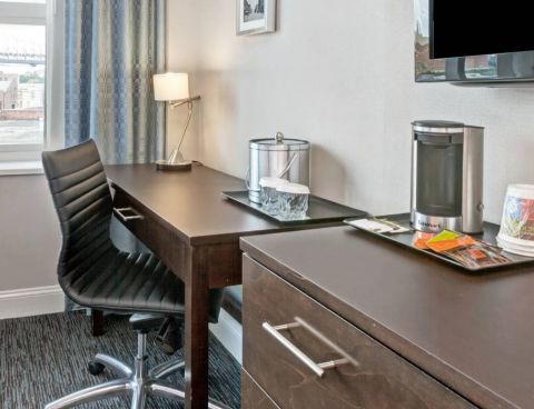 Hotel Wyndham Garden Long Island City image