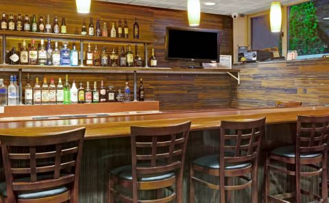 Hotel Wyndham Garden Long Island City image