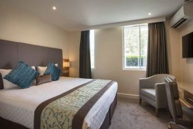Hotel Thistle London Heathrow Terminal 5 image