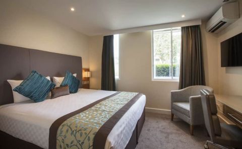Hotel Thistle London Heathrow Terminal 5 image